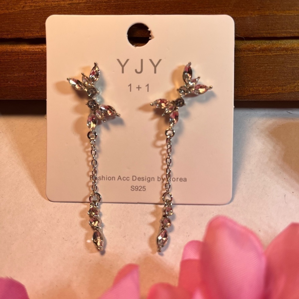 Fashion Jewelry, Alloy Inlay Rhinestones, Drop Pierced Dangly Earrings. - Picture 3 of 5